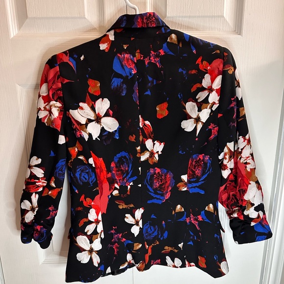 Floral three-quarter sleeve blazer - Picture 2 of 5